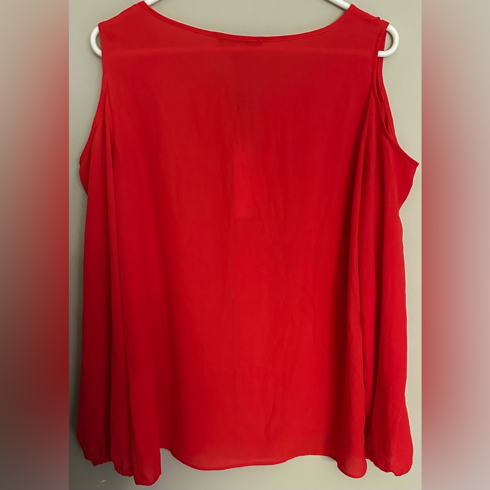 ROSE & OLIVE size XL, Elegant Red, Cold Shouldered, Long Sleeved Top. NWT! - Picture 2 of 7